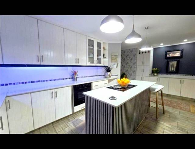 4 BEDROOM HOUSE FOR SALE IN MEER EN SEE